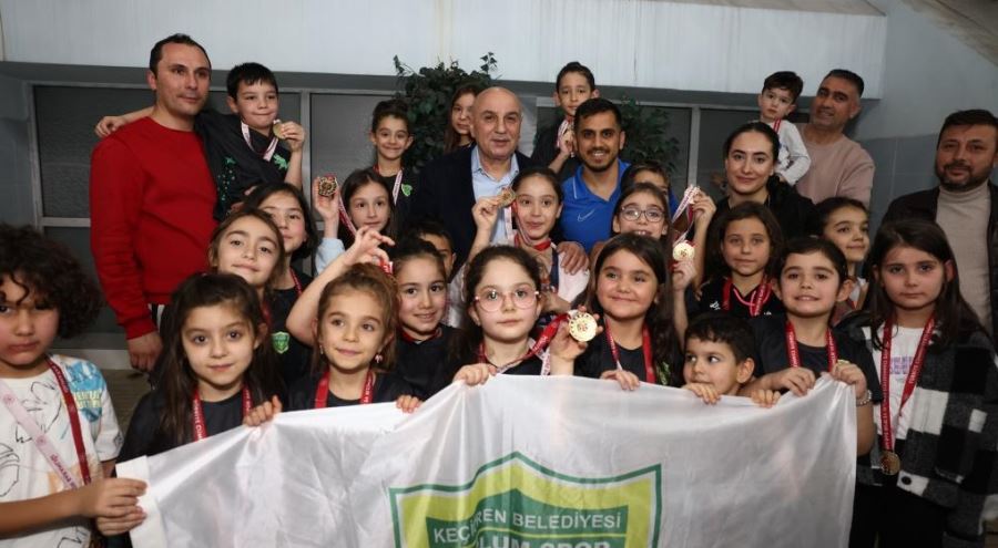 MİNİKLER ATATÜRK İÇİN YÜZDÜLER