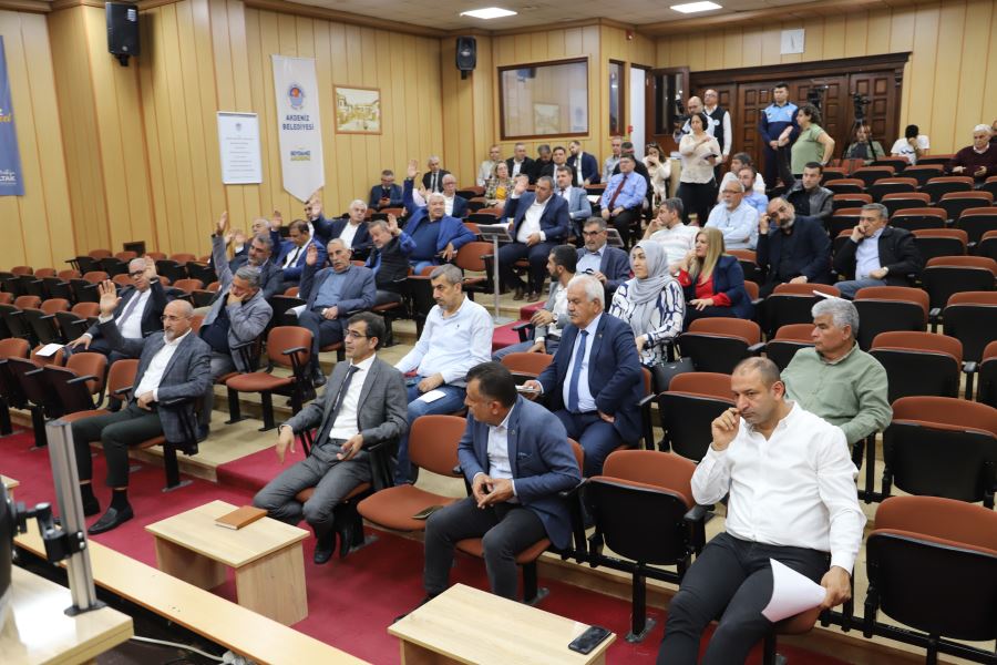 MUHALEFETİN ENGELİNE RAĞMEN BORÇLANMA YETKİSİ AKDENİZ MECLİSİNDE KABUL EDİLDİ