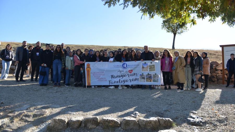 Öğrenciler, Çorum’u hem tanıyor hem tanıtıyor