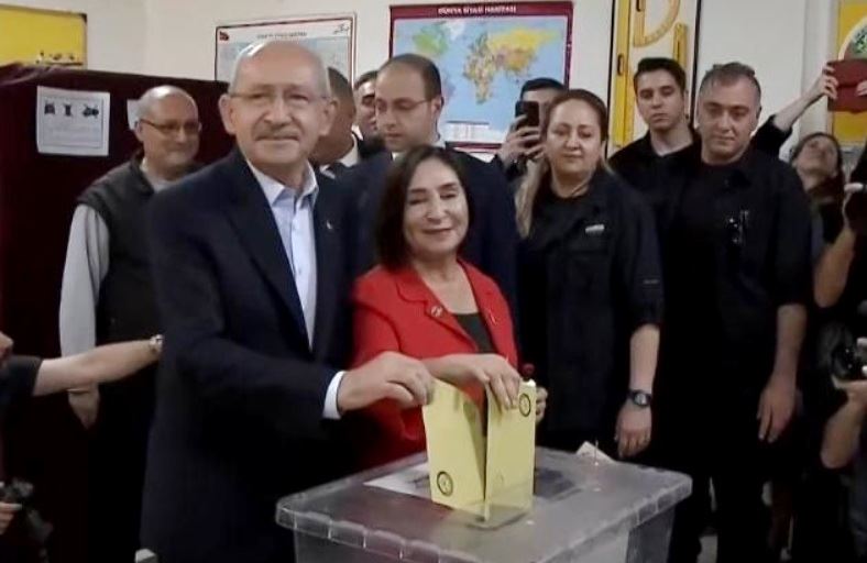 OYUNU KULLANAN KILIÇDAROĞLU’NDAN SEÇMENE MESAJ! ‘MUTLAKA BU ÜLKEYE...’