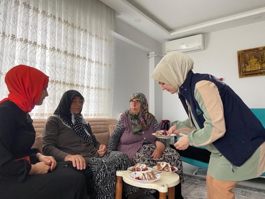 PAMBUK TEYZE 79 YAŞINDA İLK DOĞUM GÜNÜNÜ KUTLADI