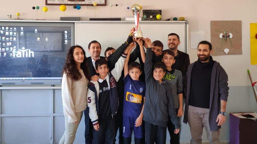 Pazaryeri’nde öğrenciler Futsal Turnuvasında şampiyonluk için sahaya çıktı