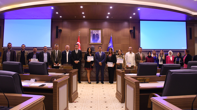 Personele katılım sertifikası töreni