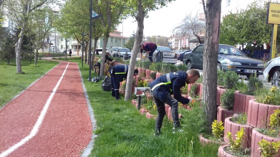 Pursaklar Bahar Çiçekleri İle Süsleniyor