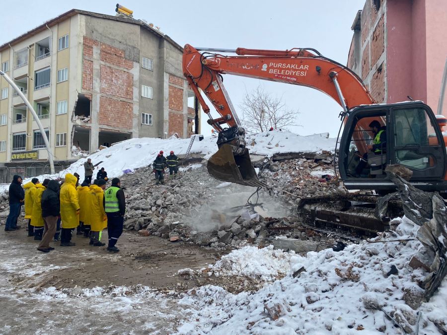 Pursaklar Belediyesi Arama-Kurtarma Ekipleri Hayat Kurtarıyor