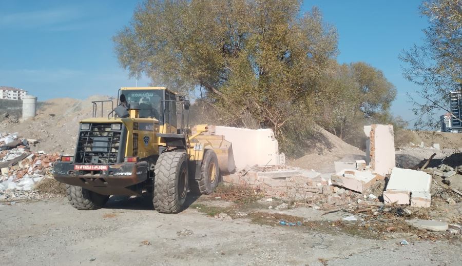Pursaklar Metruk Yapılardan Arındırılıyor