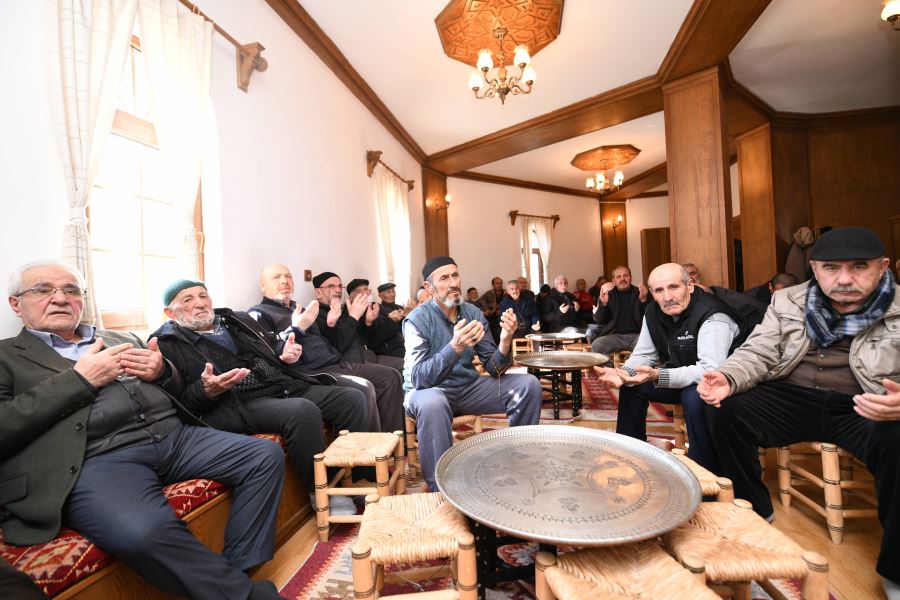 Pursaklar’da Eller Depremzedeler İçin Semaya Kalktı