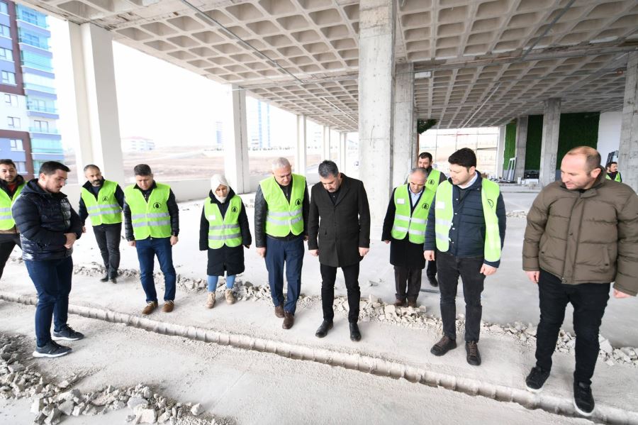 Pursaklar’da Ticaret Merkezi ve Modern Kapalı Pazar Alanı Açılış İçin Gün Sayıyor