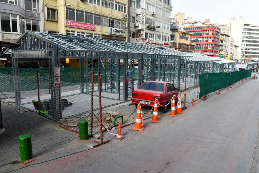 SAKARYA CADDESİ YEPYENİ BİR GÖRÜNÜM KAZANACAK: ÇİÇEKÇİ DÜKKÂNLARINDA YENİLEME ÇALIŞMALARI DEVAM EDİYOR