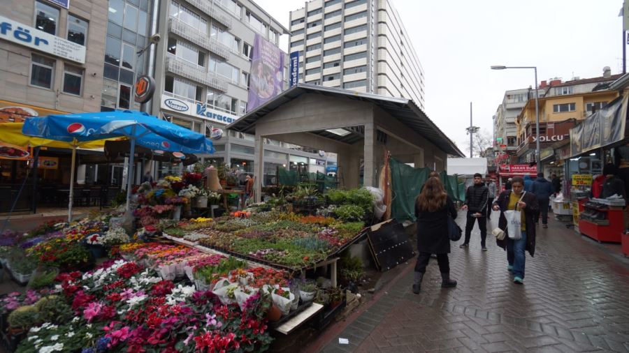SAKARYA ÇİÇEKÇİLERİ YENİ DÜKKÂNLARINA KAVUŞUYOR: ANKARA BÜYÜKŞEHİR BELEDİYESİ SAKARYA CADDESİ’NDEKİ ÇİÇEKÇİLER YENİLENİYOR