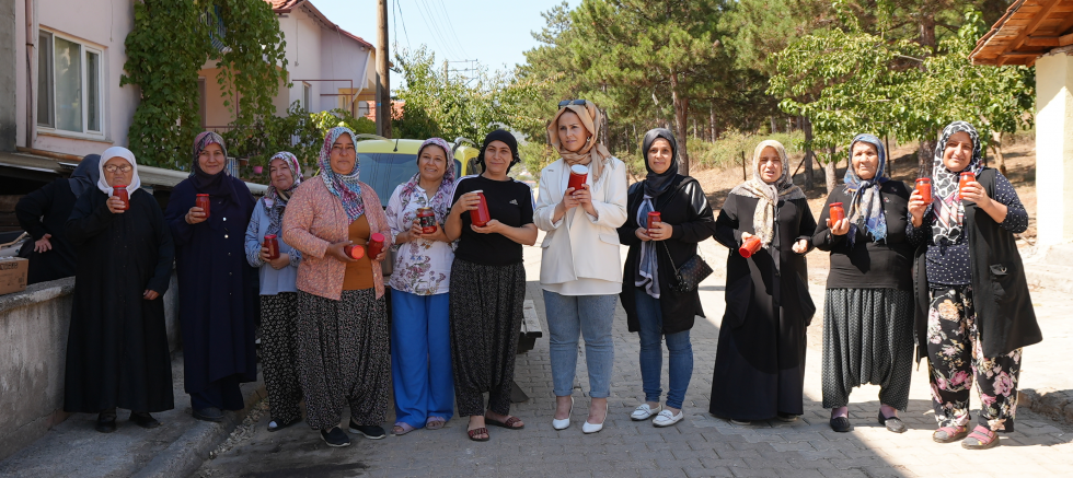 Salça makinesi domates üreticisinin yüzünü güldürdü - TÜRKİYE - İnternetin Ajansı