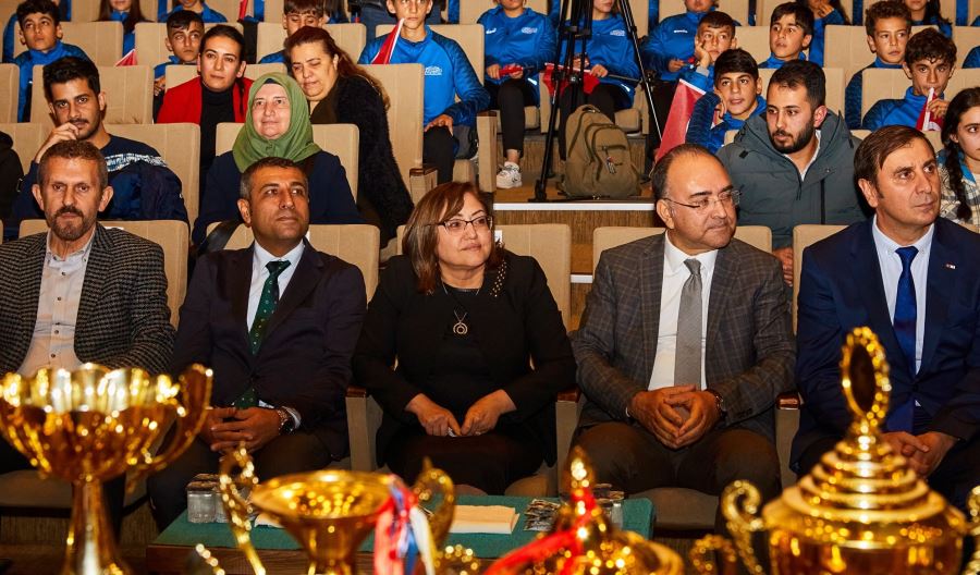 ŞAMPİYON BAŞKAN, ŞAMPİYON SPORCULARLA BİR ARAYA GELDİ