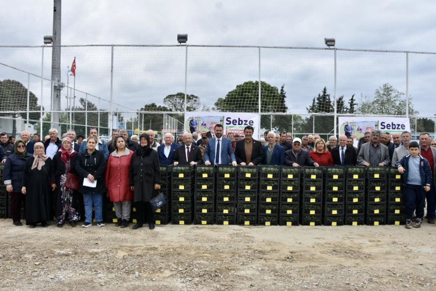 ŞARKÖY İLÇESİNDE ÜRETİCİLERE DOMATES FİDESİ DAĞITILDI