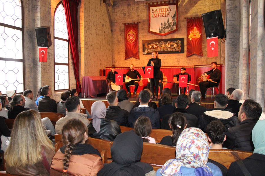 ŞATODA TÜRKÜLER ÇANAKKALE ZAFERİ İÇİN SÖYLENDİ