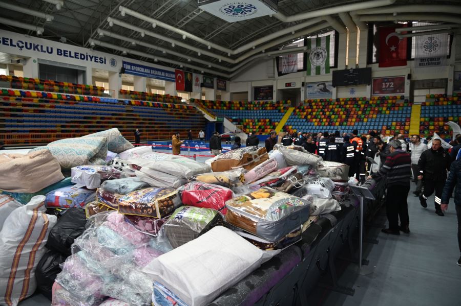 SELÇUKLU ULUSLARARASI SPOR SALONU’NDAN 7 TIR YARDIM MALZEMESİ YOLA ÇIKTI