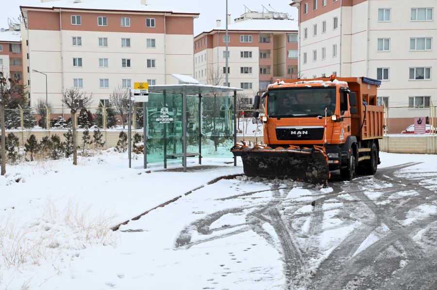 SELÇUKLU’DA EKİPLER KAR MESAİSİNDE
