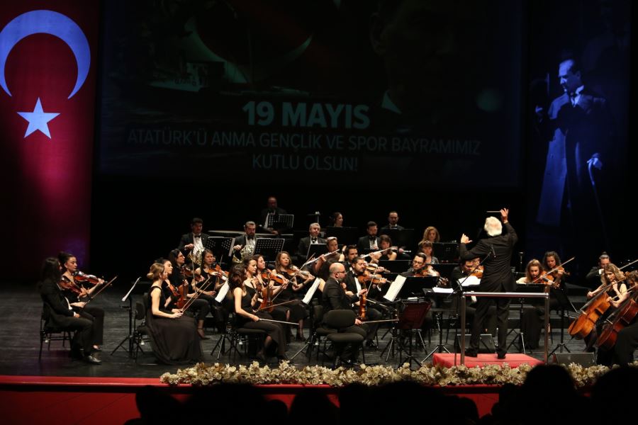 SENFONİ ORKESTRASINDAN GENÇLERE BAYRAM HEDİYESİ