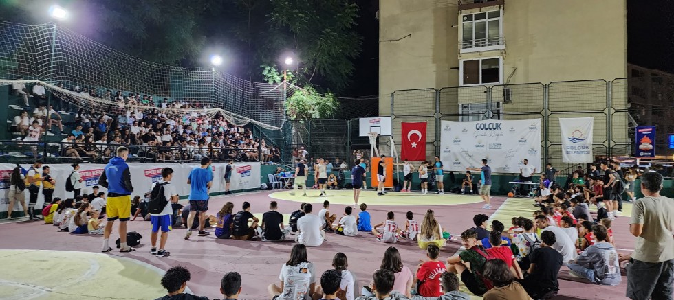 ŞÖLENE DÖNÜŞEN SOKAK BASKETBOLU TURNUVASI TAMAMLANDI - GÜNDEM - İnternetin Ajansı