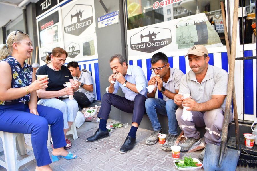 Soner Çetin işçilerle ekmeğini paylaştı
