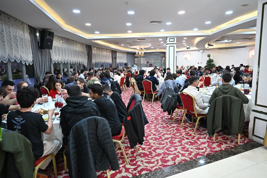 Teknoloji savaşçıları iftarda buluştu