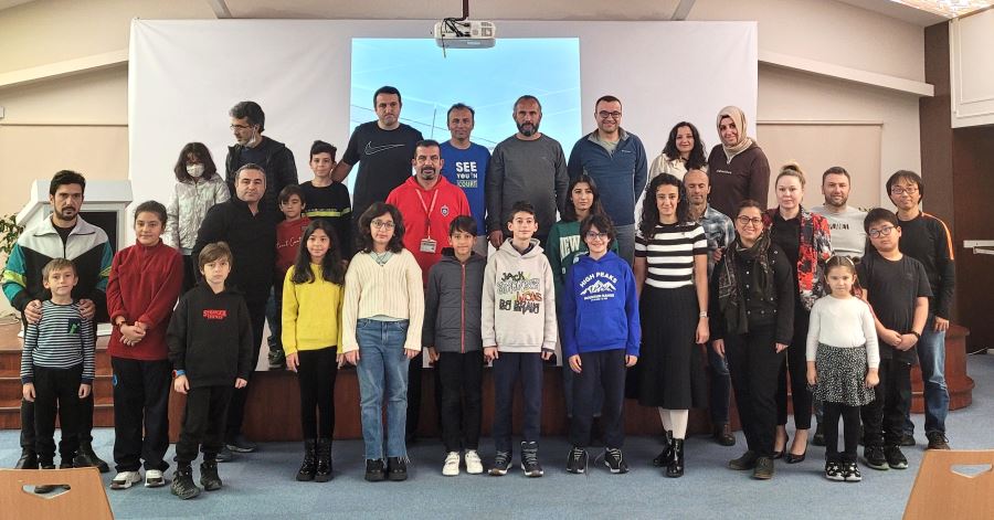 TENİS MERAKLILARI SÖYLEŞİDE BULUŞTU