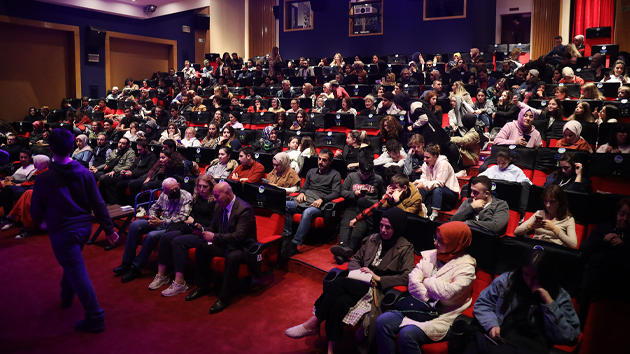 Tiyatro Bozok AKM’de ‘Furabilur’la büyüledi