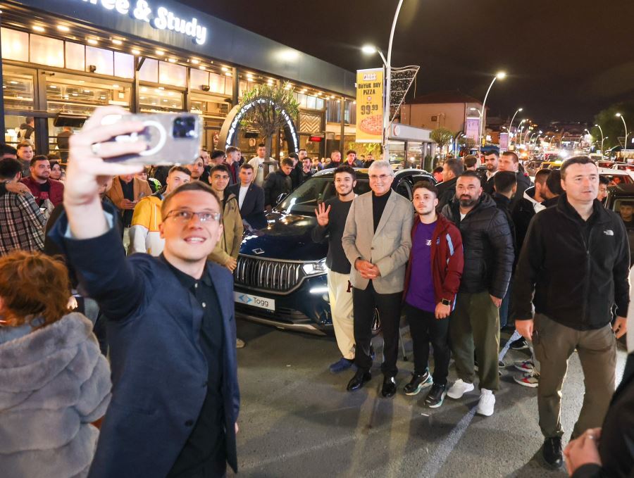 Türkiye Yüzyılı’nın meşalesini Sakarya’nın gençleri yakacak: Başkan Yüce, TOGG ile Mavi Durak’a geldi