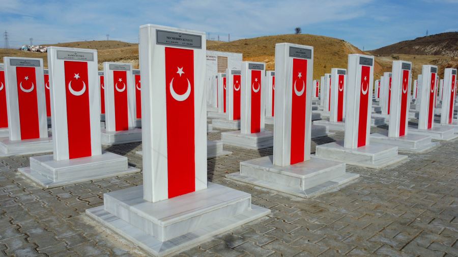 TÜRKİYE’NİN İLK ŞEHİT ÖĞRETMENLER ANITI KEÇİÖREN’DE AÇILDI
