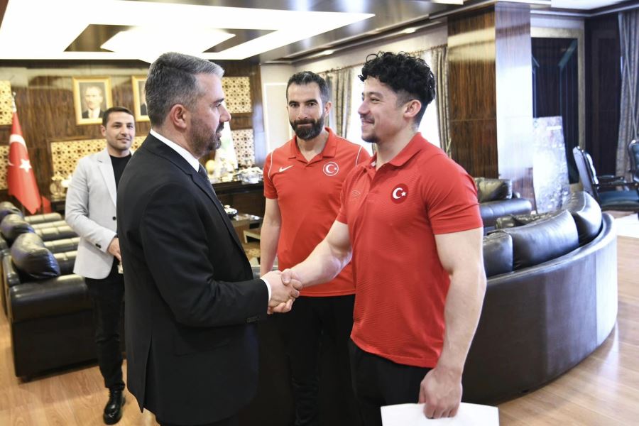 Türkiye’nin Parlayan Yıldızı Batuhan Yüksel'den Ertuğrul Başkan’a Ziyaret
