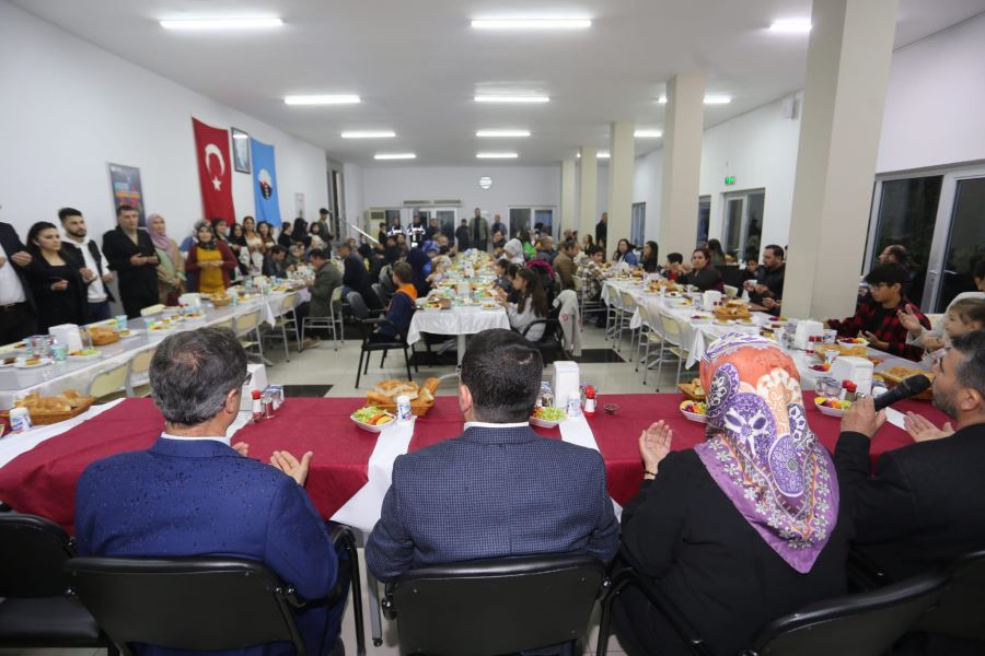Tütüncü, depremzedelerle iftar yemeğinde buluştu