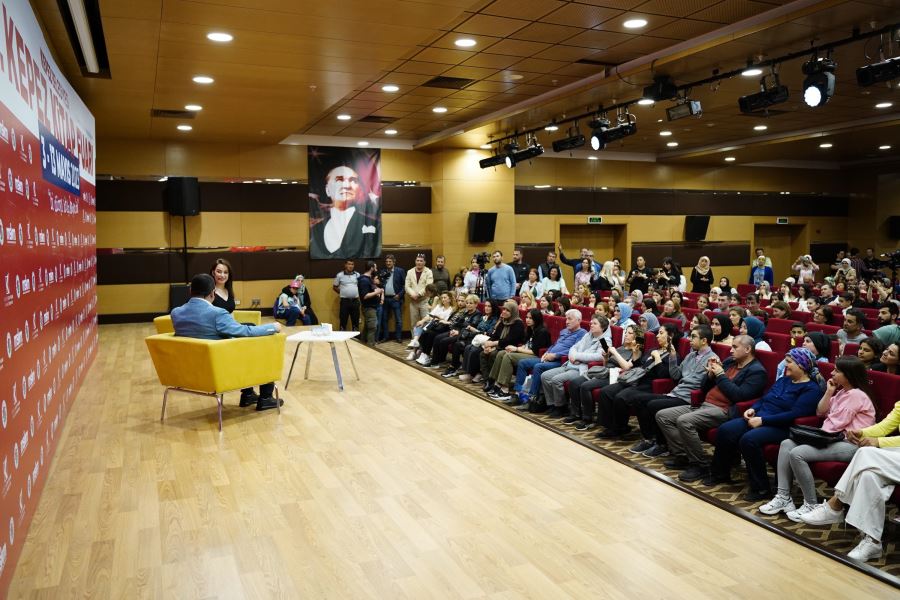 Tütüncü, Kepez Kitap Fuarı’nda Nur Viral’in konuğu oldu