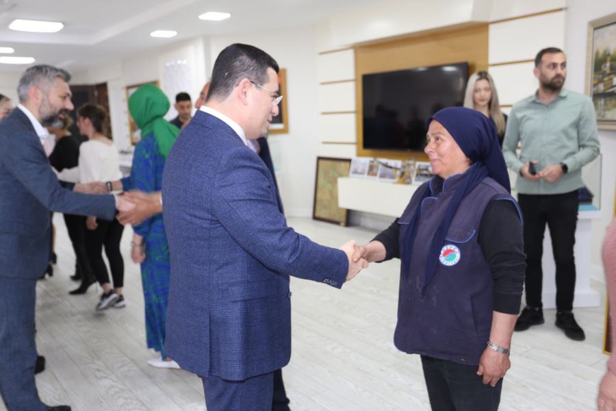 Tütüncü, personeliyle bayramlaştı