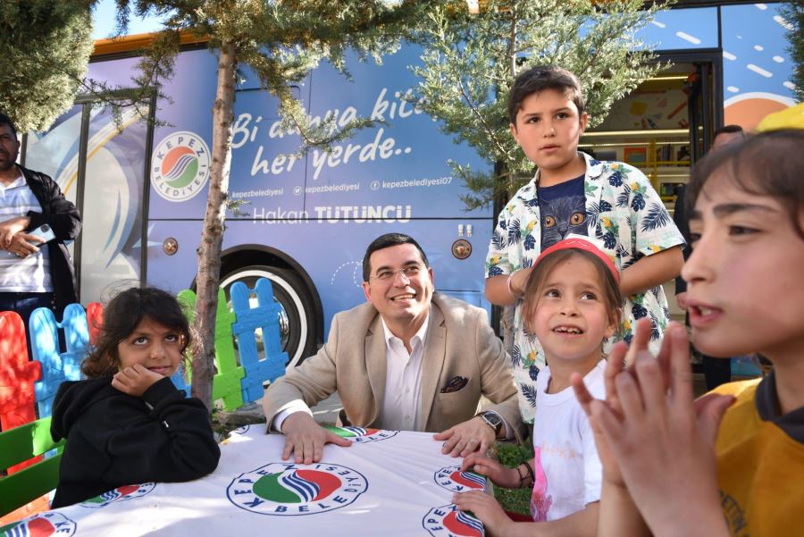 Tütüncü’ye depremzede çocuklardan sevgi seli