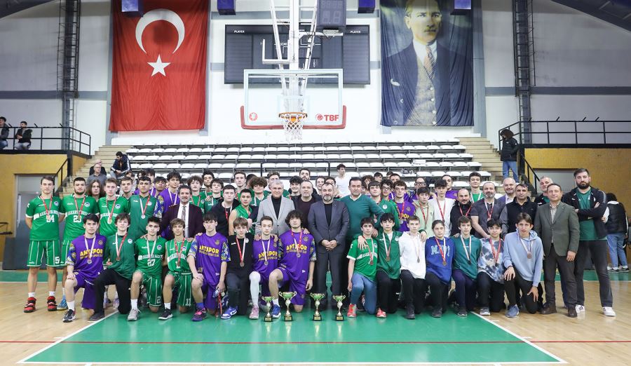 U-18 basketbol liginde şampiyon Büyükşehir oldu