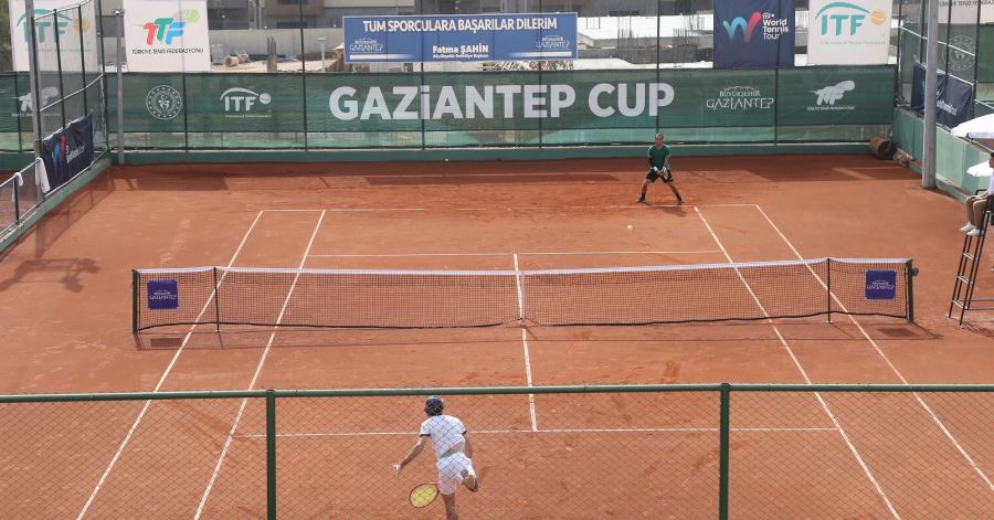 ULUSLARARASI GAZİANTEP CUP TENİS TURNUVASI’NDA SPORCULARIN PERFORMANSI BÜYÜK İLGİ TOPLUYOR