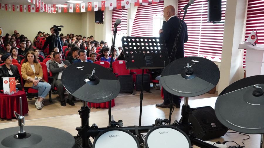 VECİHİ HÜRKUŞ ANADOLU LİSESİ’NE ENSTRÜMAN DESTEĞİ