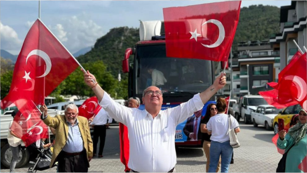 VEKİL ADAYI DEMİR: KİMSE BAYRAĞIMIZI PARTİ BAYRAĞINDAN ÖNDE TUTAMAZ!