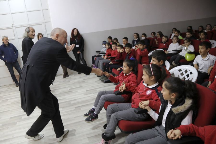 YAKUP ABDAL MAHALLESİ’NDE ÇOCUKLARA PANDOMİM GÖSTERİSİ