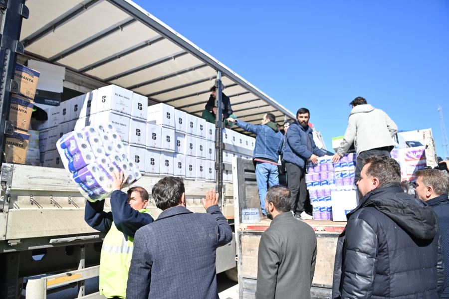 Yardım TIR’ları deprem bölgesine ulaşıyor