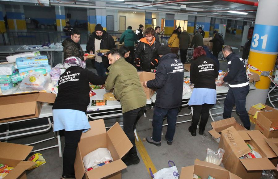 YARDIM TIRLARI KÜÇÜKÇEKMECE’DEN AFET BÖLGESİNE DOĞRU YOLA ÇIKTI