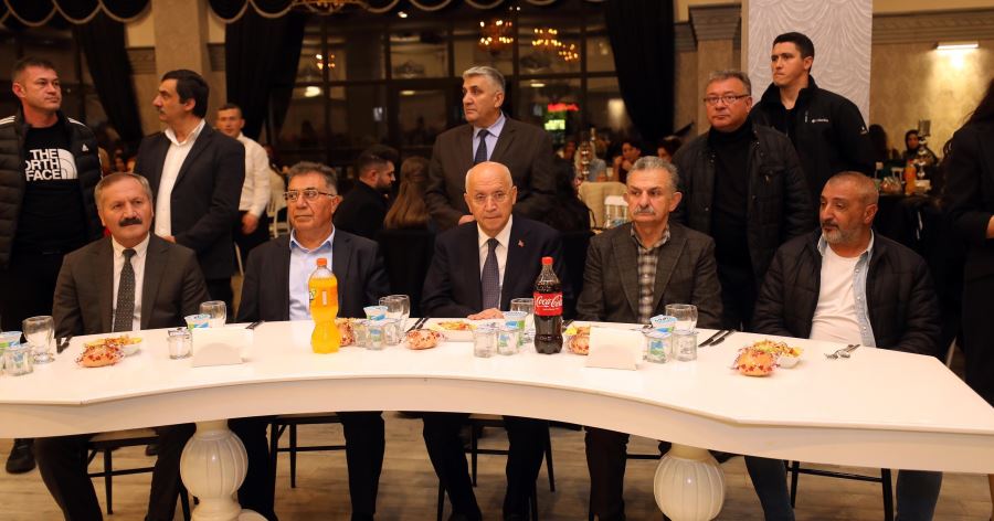 Yaşar, belediyenin öğretmen kadrosuyla yemekte buluştu