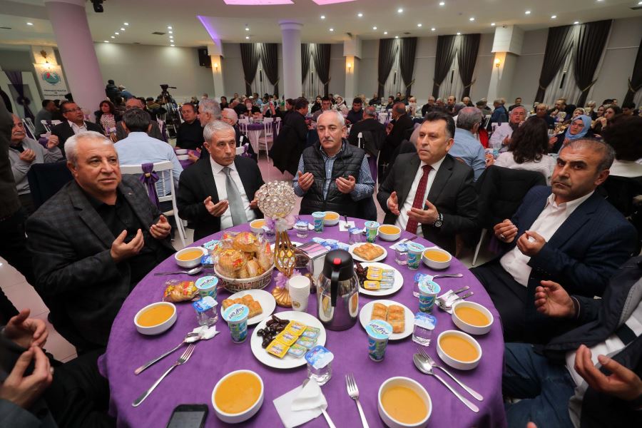 Yaşar, Yenifakılılarla iftar sofrasında buluştu