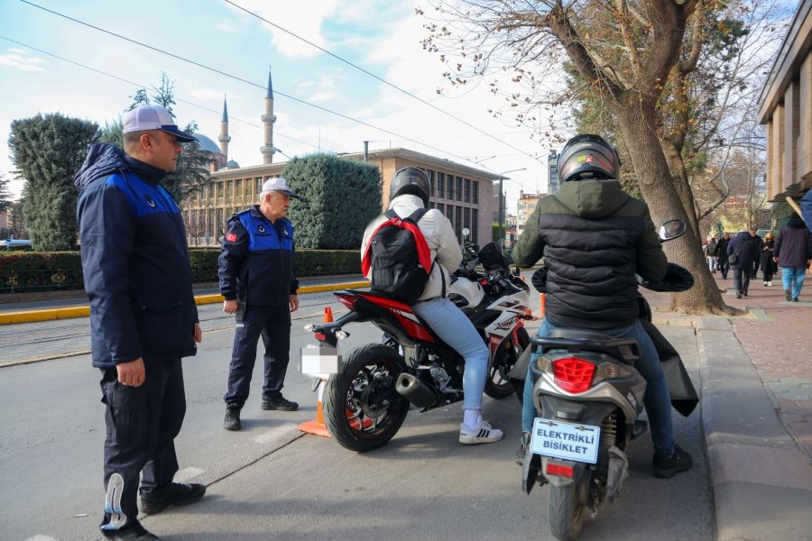 YAYALAŞTIRILMIŞ BÖLGELERDE ARAÇ DENETİMLERİ SÜRÜYOR