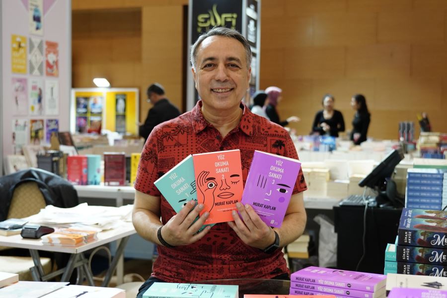 Yazar Murat Kaplan, 5. Kepez Kitap Fuarı’nda okurlarıyla buluştu