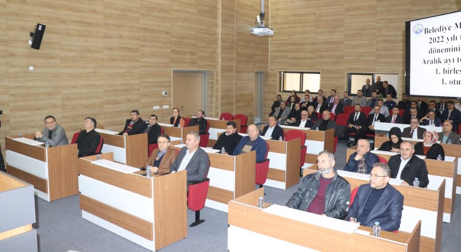 Yeni belediye binasında ilk meclis