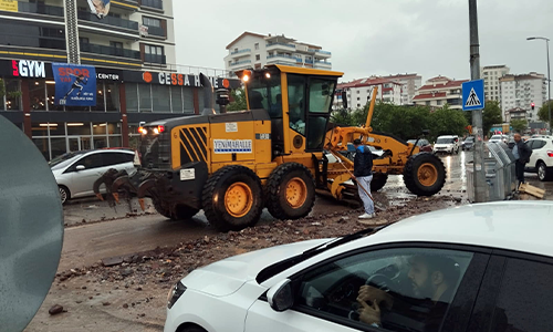 Yenimahalle’de sağanak mesaisi