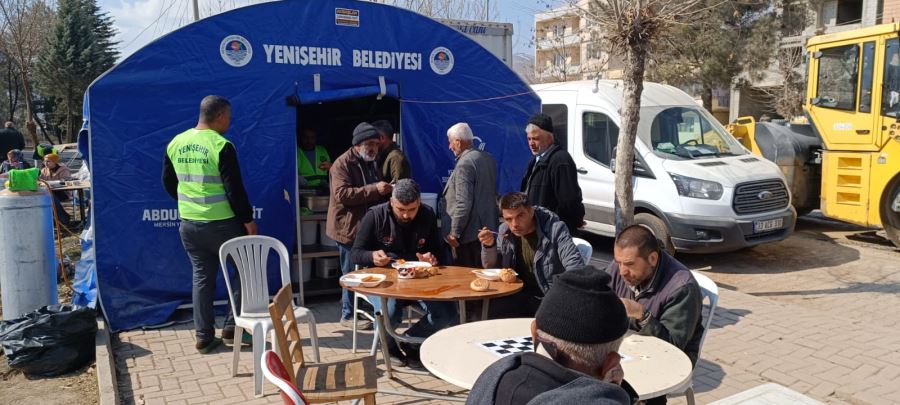 Yenişehir Belediyesi Adıyaman’da her gün 4 bin kişiye yemek ikram ediyor