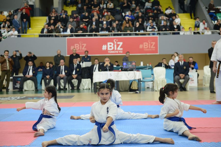 YILDIRIM’DA KARATE RÜZGÂRI