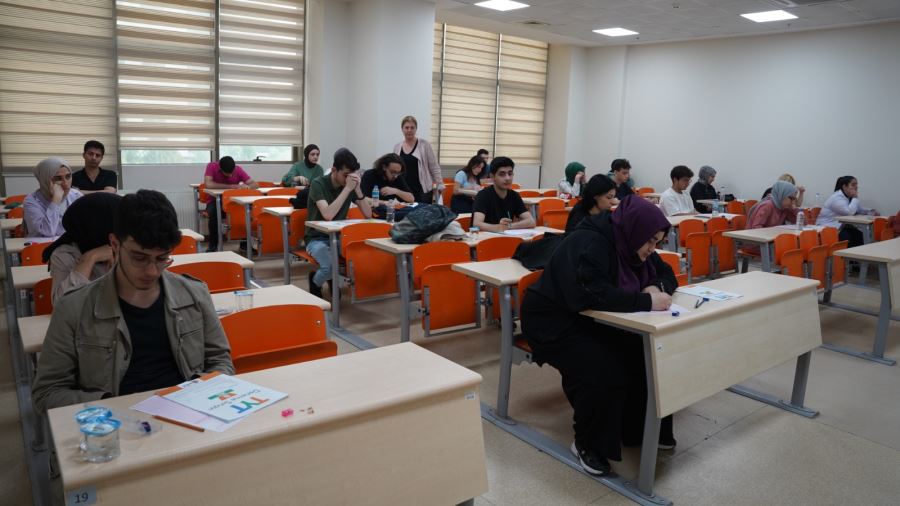 YILDIRIM’DAN ÖĞRENCİLERE YKS PROVASI