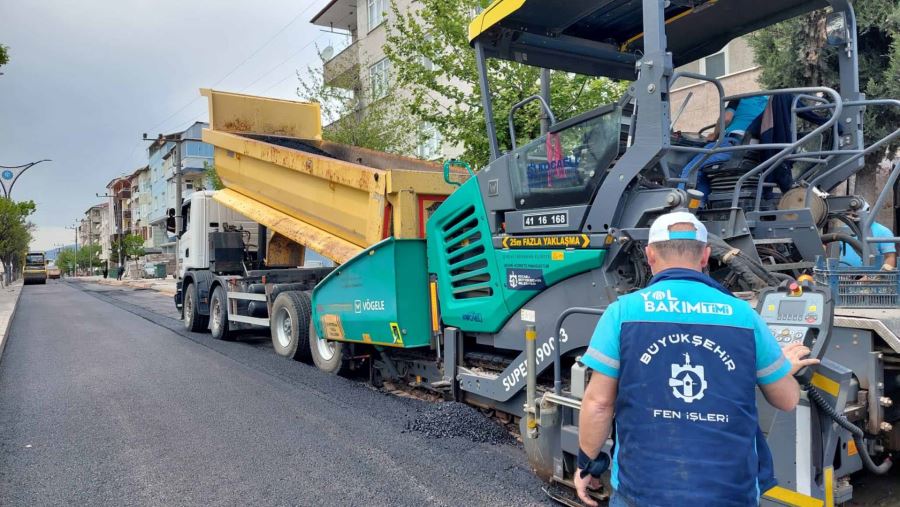 Yol Bakım Timi, Körfez Hamit Kaplan Caddesini asfaltladı